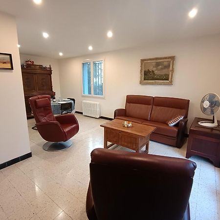 Grand Appartement, 2 Chambres Et Jardin นีมส์ ภายนอก รูปภาพ