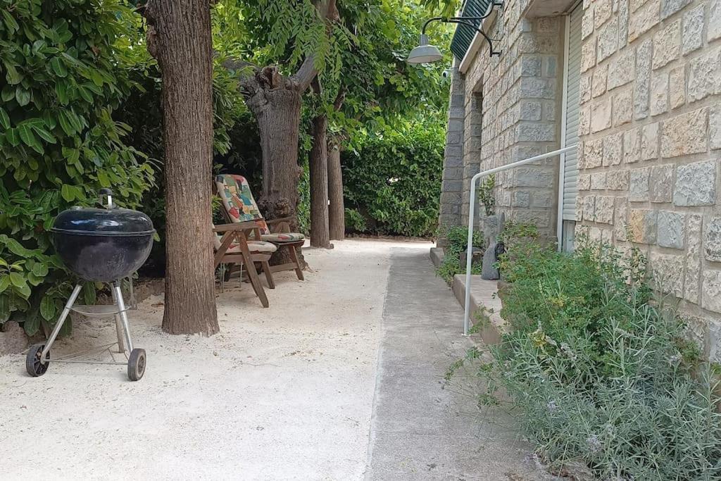 Grand Appartement, 2 Chambres Et Jardin นีมส์ ภายนอก รูปภาพ