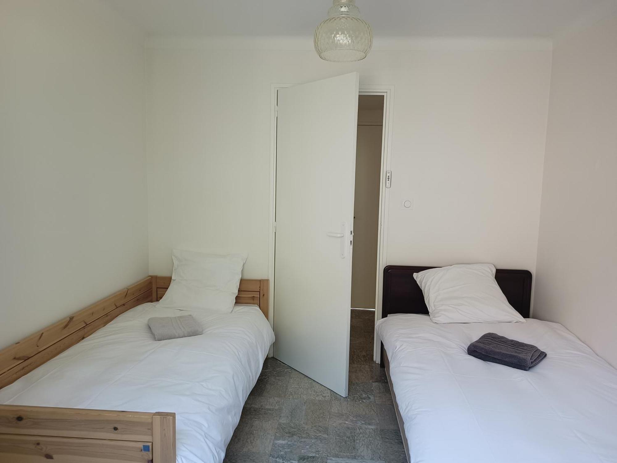 Grand Appartement, 2 Chambres Et Jardin นีมส์ ภายนอก รูปภาพ